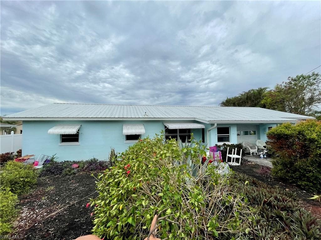 1301 Thompson ST NORTH FORT MYERS, FL 33903