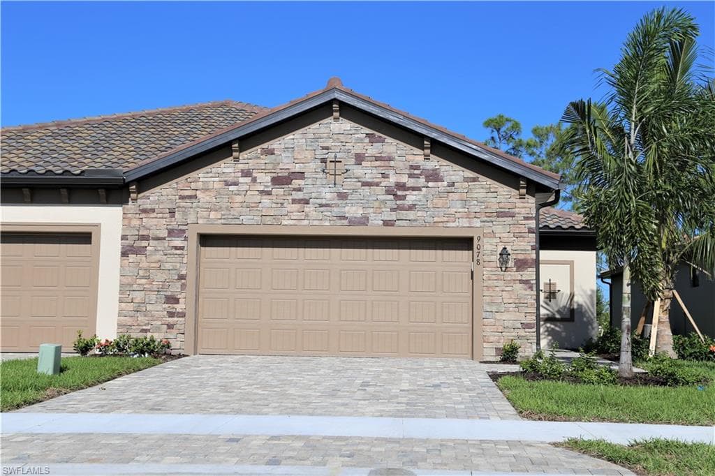 9078 Woodhurst DR NAPLES, FL 34120
