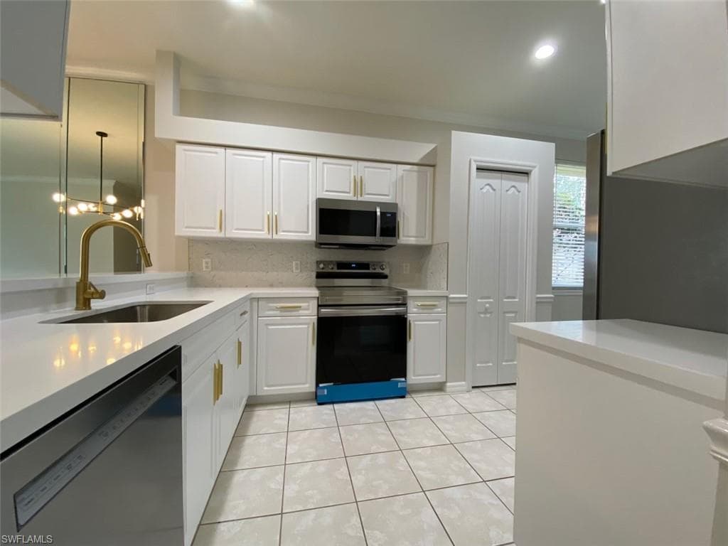 1685 Morning Sun LN E-24 NAPLES, FL 34119