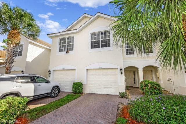 996 Hampton CIR 71 NAPLES, FL 34105