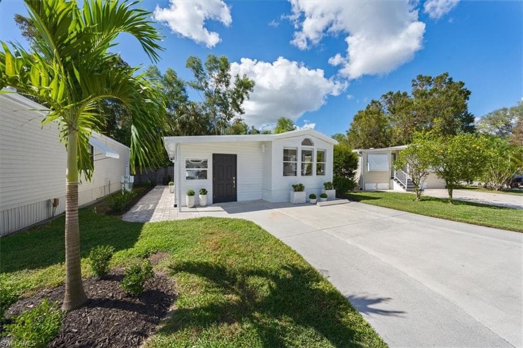 172 Panther Pass CIR 172 NAPLES, FL 34114