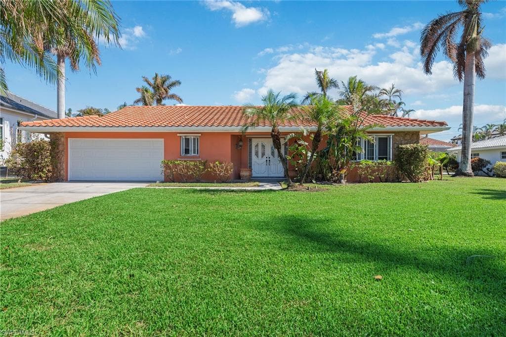2990 Leeward LN NAPLES, FL 34103