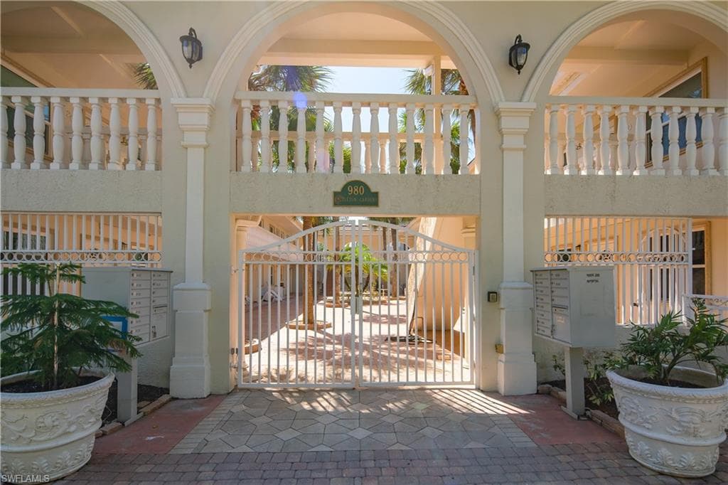 980 7th AVE S 104 NAPLES, FL 34102