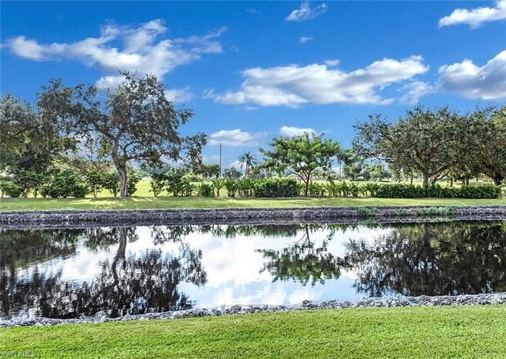 600 Valley Stream DR F8 NAPLES, FL 34113