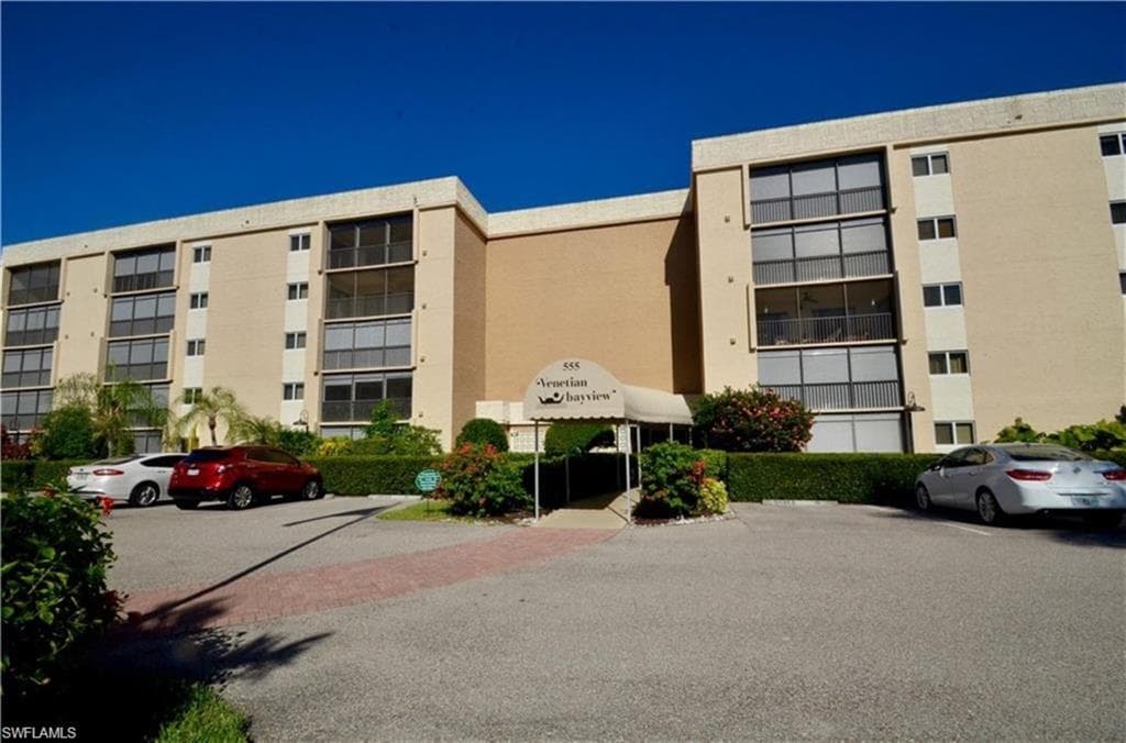 555 Park Shore DR B-407 NAPLES, FL 34103
