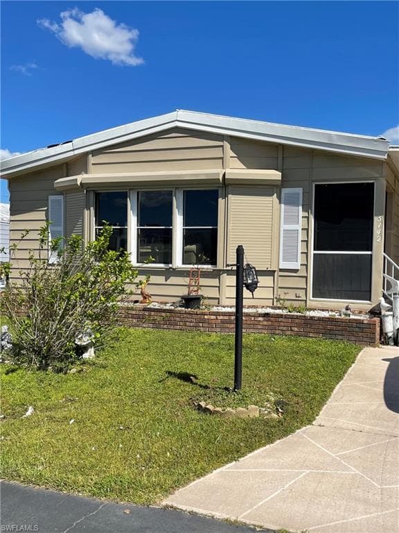 3142 Longview DR NORTH FORT MYERS, FL 33917