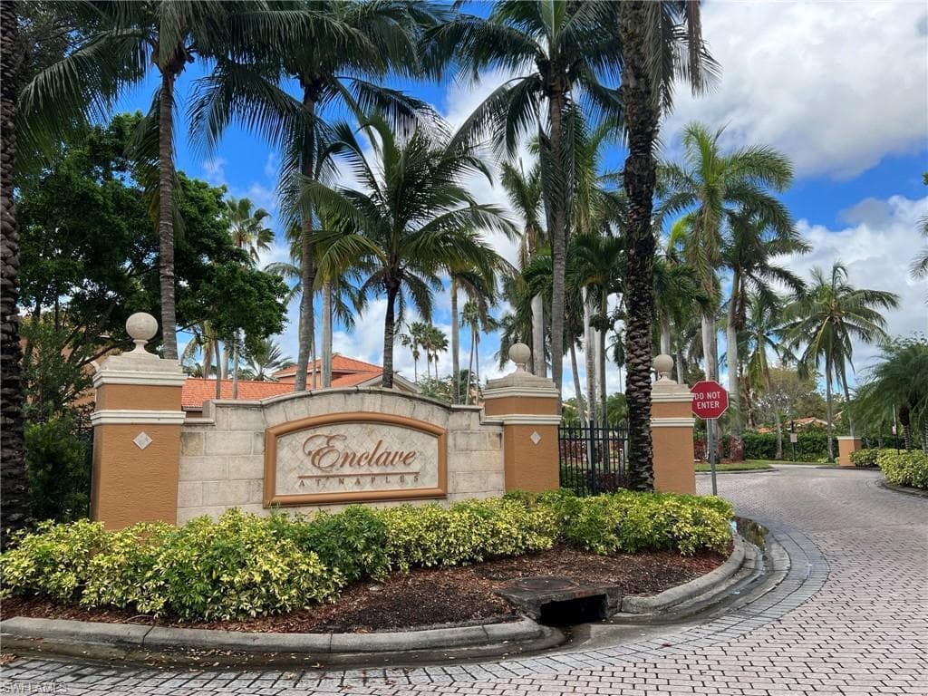 1220 Wildwood Lakes BLVD 104 NAPLES, FL 34104
