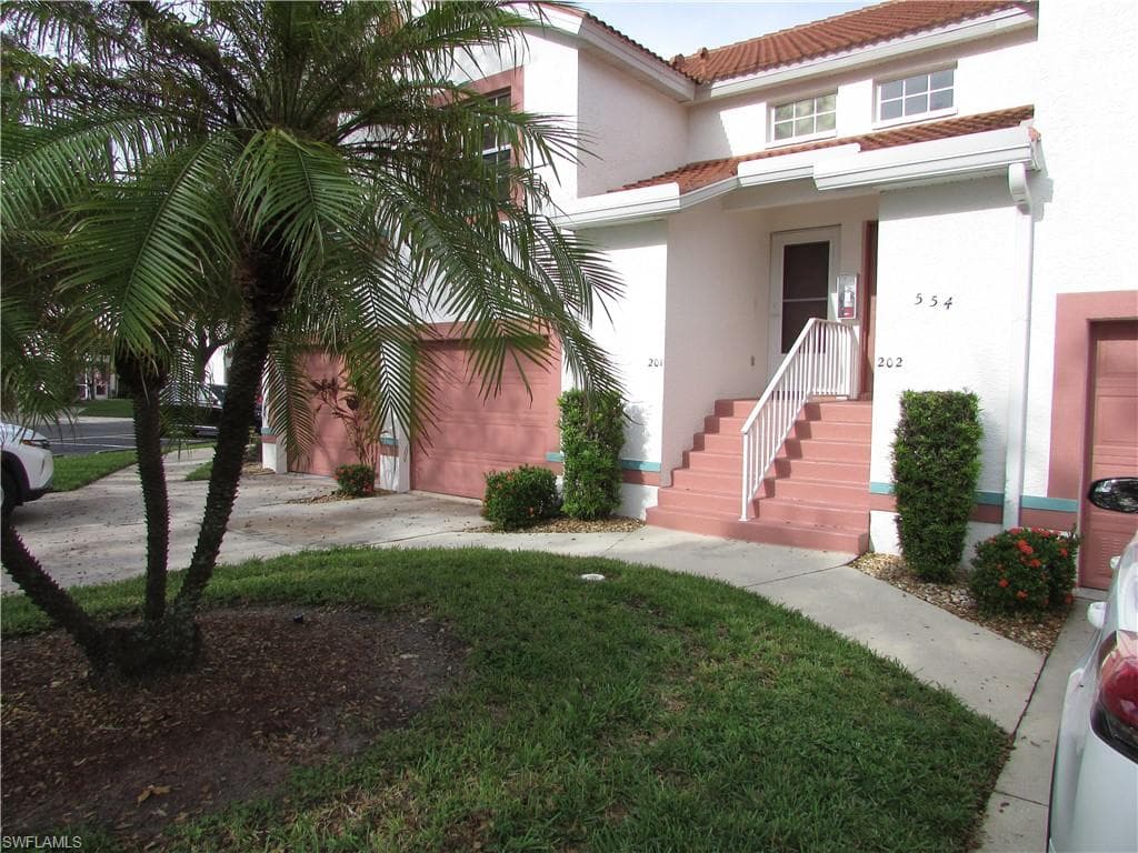554 Windsor SQ 201 NAPLES, FL 34104