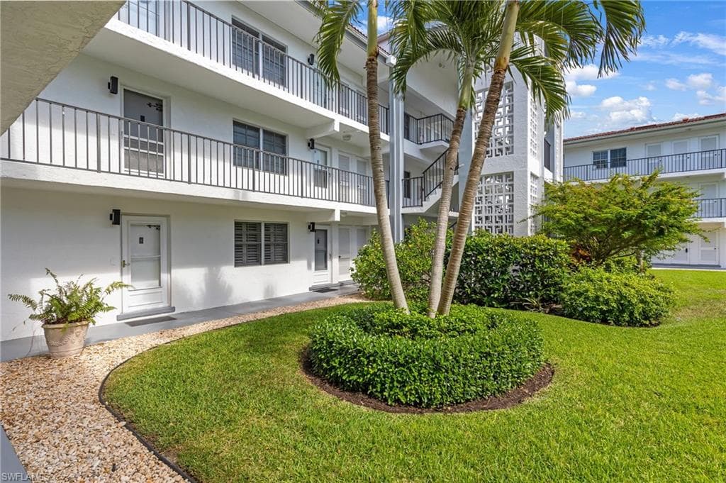 5 High Point CIR W 110 NAPLES, FL 34103
