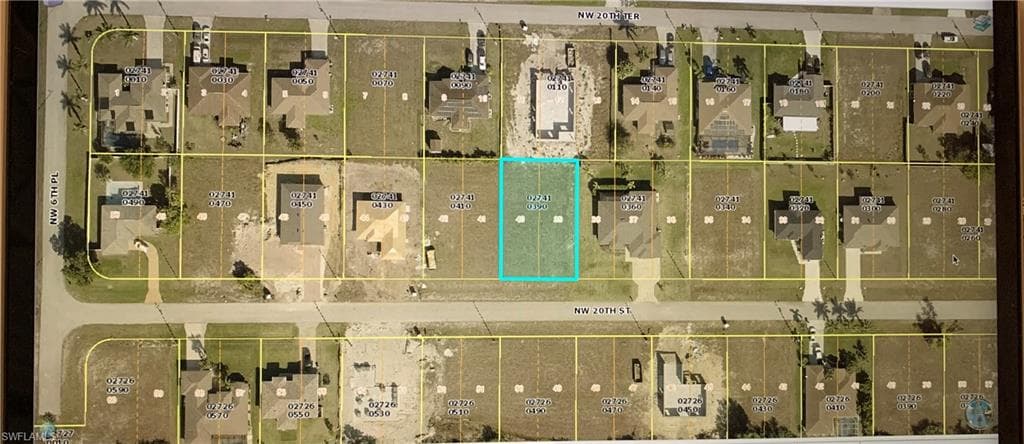 527 20th ST CAPE CORAL, FL 33993