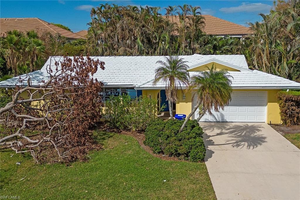 635 Parkview LN NAPLES, FL 34103