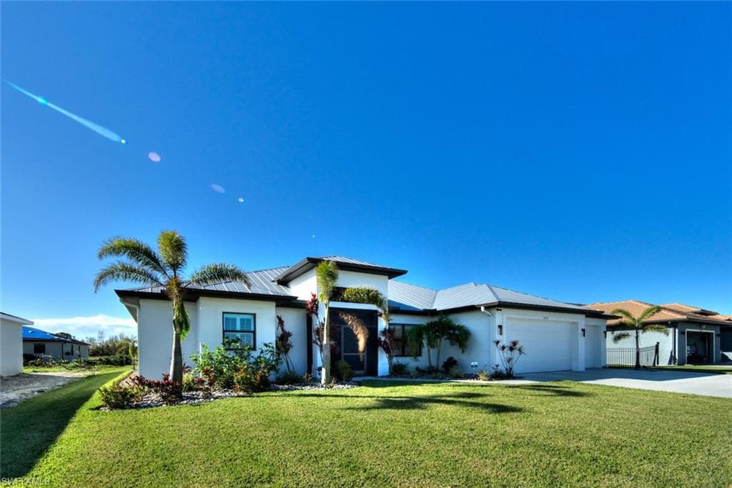 2318 Trafalgar PKWY CAPE CORAL, FL 33991