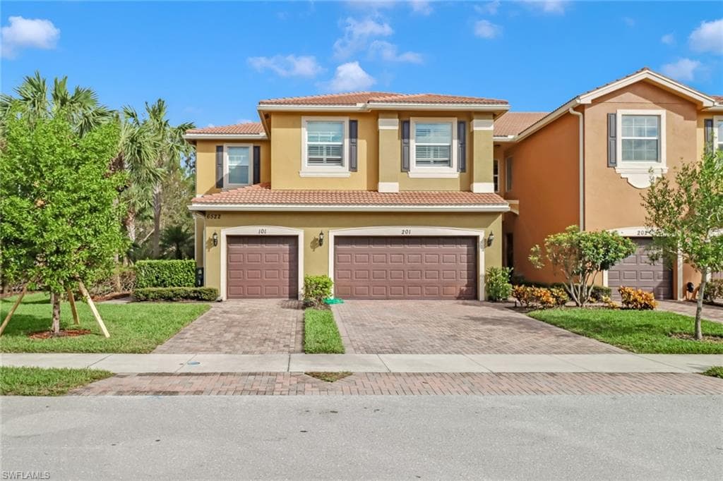 6522 Monterey PT 101 NAPLES, FL 34105