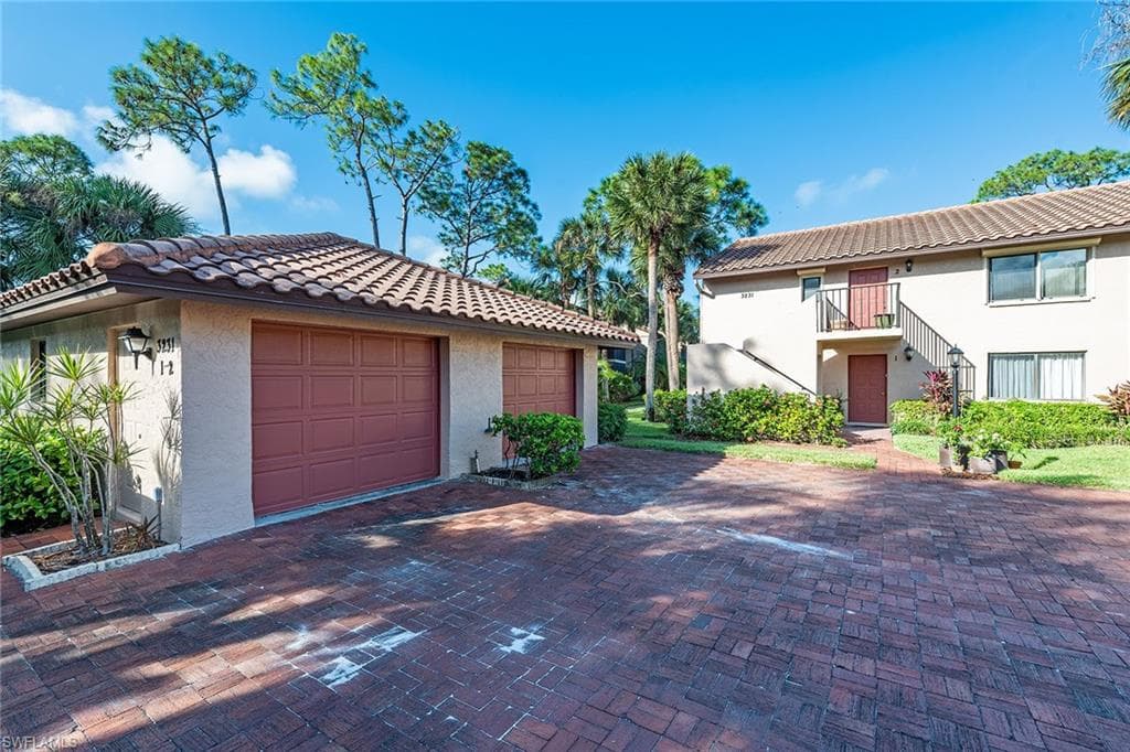 3231 Horse Carriage WAY 202 NAPLES, FL 34105