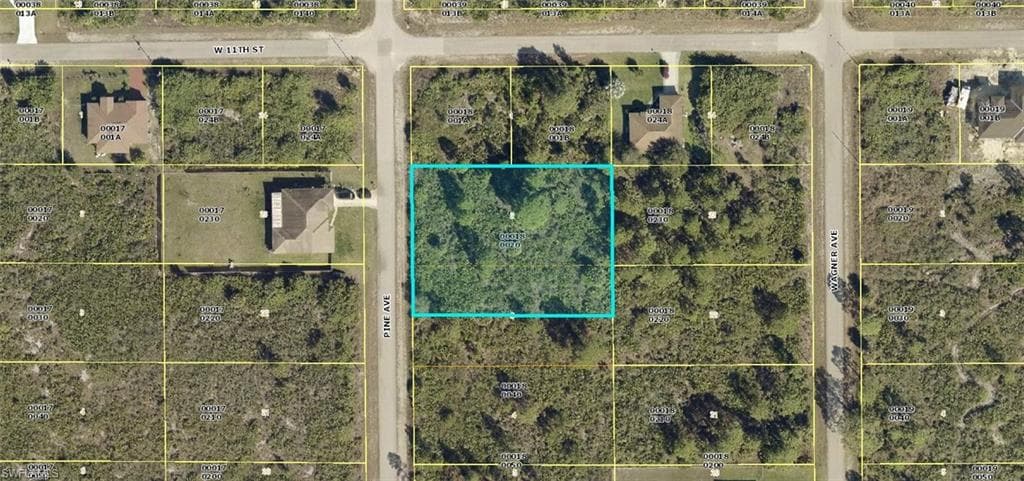 1020 Pine AVE LEHIGH ACRES, FL 33972