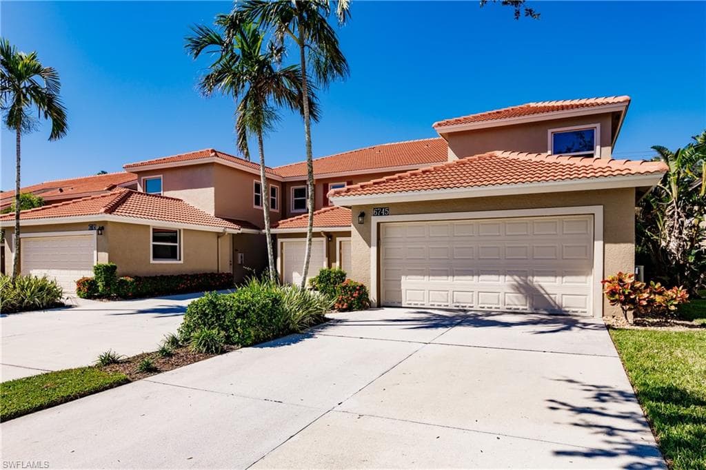 6745 Huntington Lakes CIR 202 NAPLES, FL 34119
