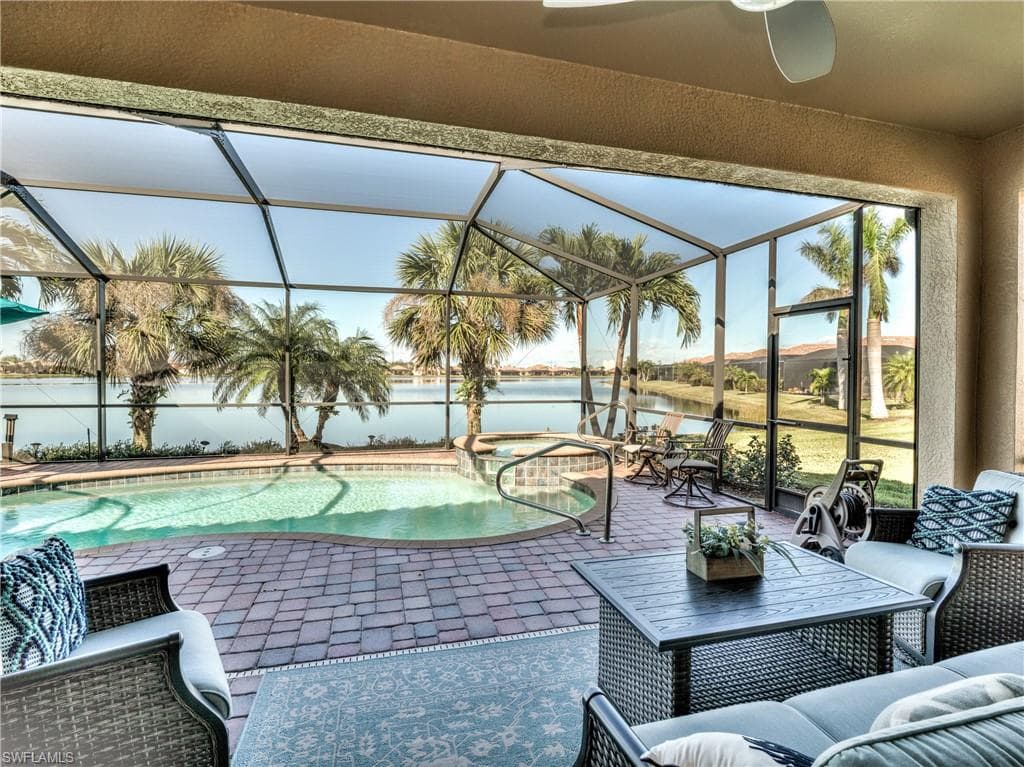 2855 Via Piazza LOOP FORT MYERS, FL 33905
