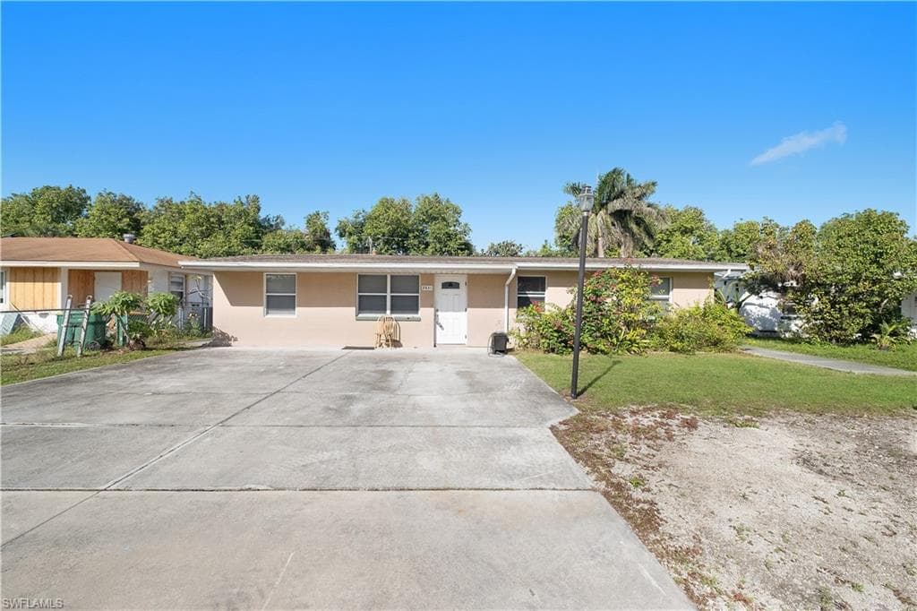 2631 Linwood AVE NAPLES, FL 34112