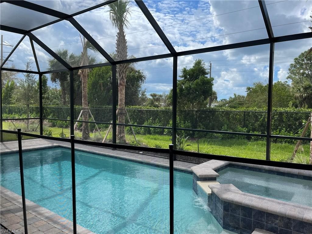 2096 Yellowfin CIR NAPLES, FL 34114