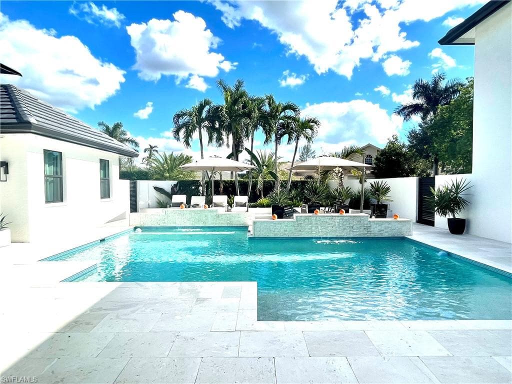 1919 Manchester CIR NAPLES, FL 34109