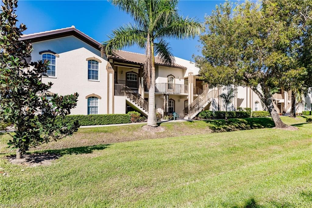 266 Newport DR 307 NAPLES, FL 34114