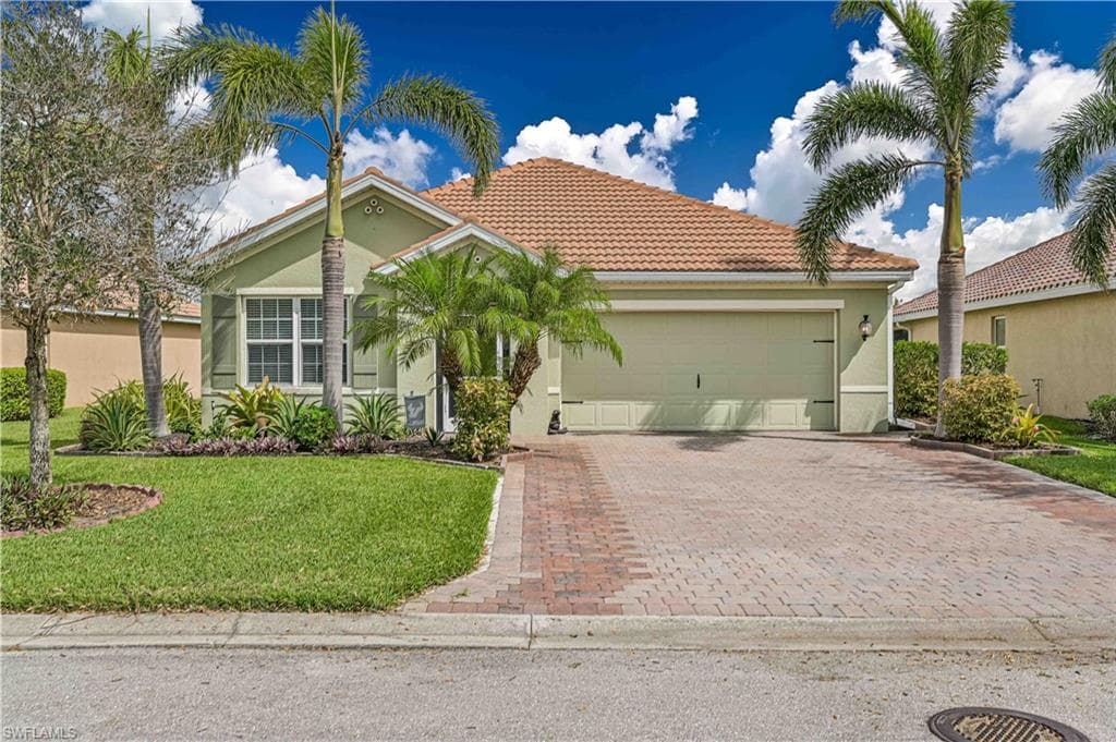 2893 Apple Blossom DR ALVA, FL 33920