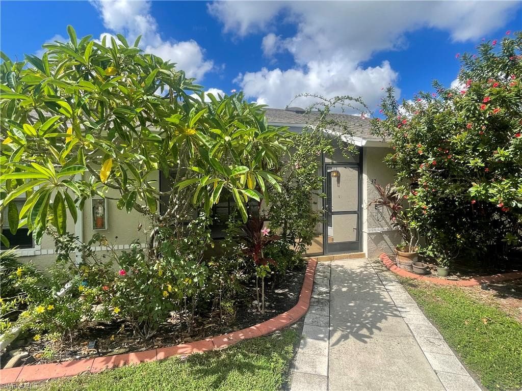 5119 SW Courtyards CT 37 CAPE CORAL, FL 33914