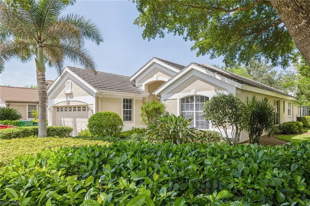 1812 Winding Oaks WAY NAPLES, FL 34109