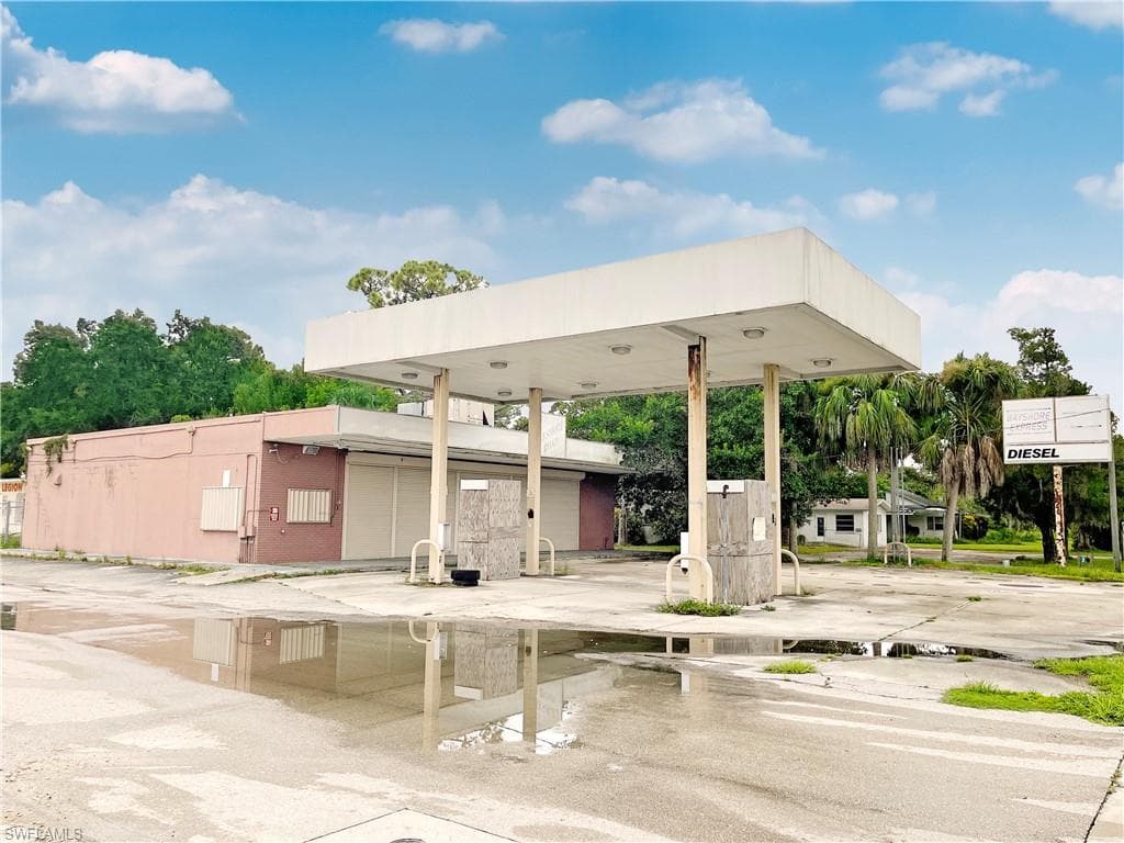 5760 Bayshore RD NORTH FORT MYERS, FL 33917