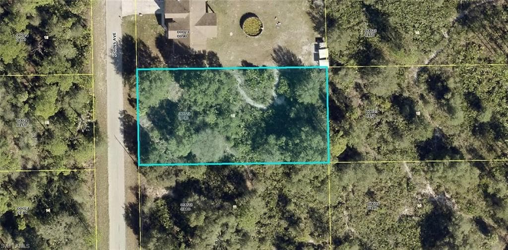 2104 Johns AVE ALVA, FL 33920