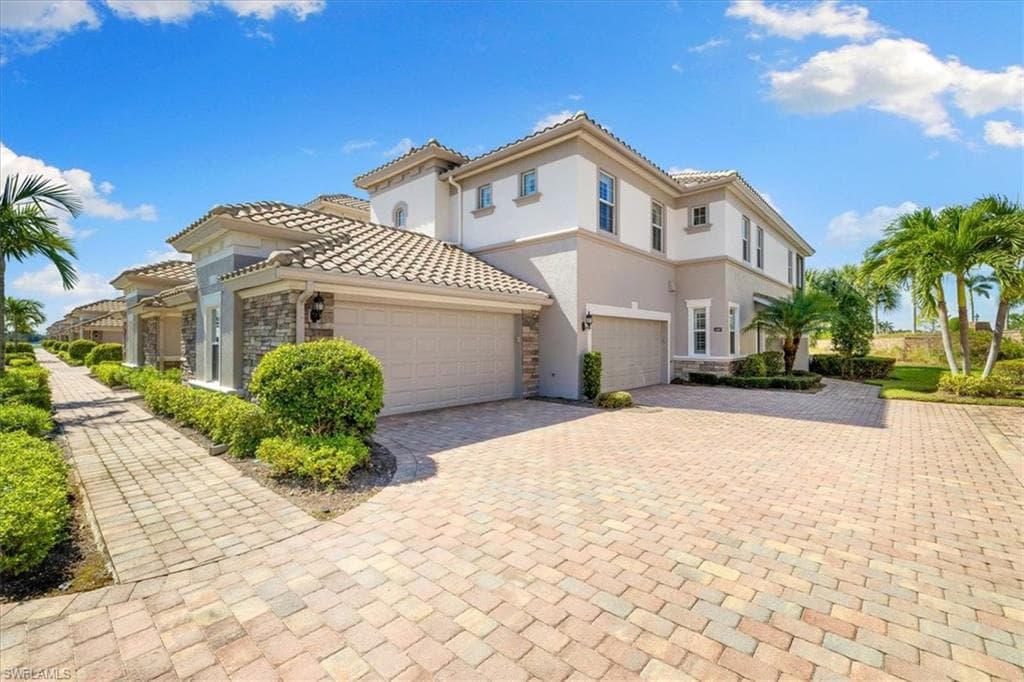 8839 Nautical Landing CIR 8-102 NAPLES, FL 34120