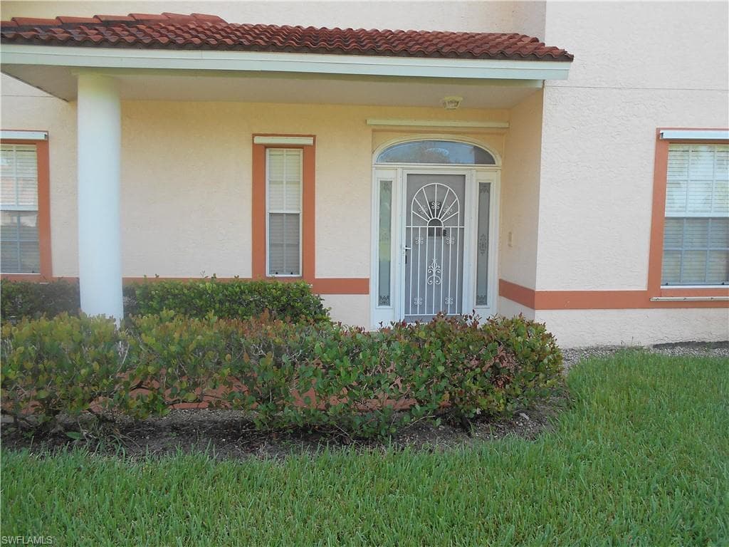 230 Naomi DR 4702 NAPLES, FL 34104
