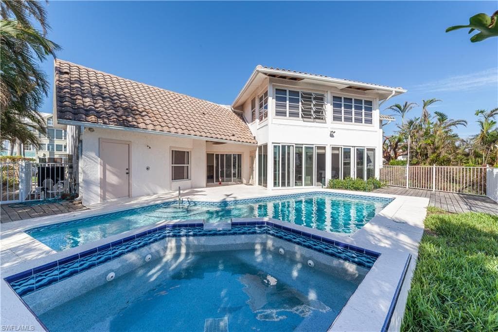 1748 Jewel Box DR SANIBEL, FL 33957