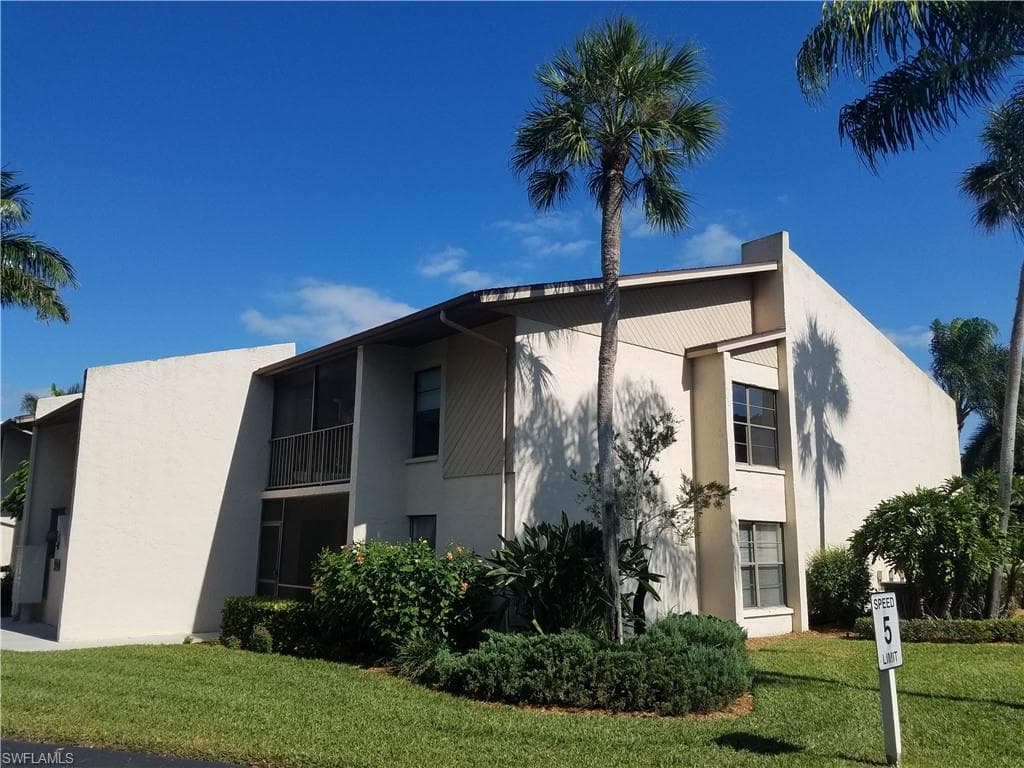 980 Palm View DR 107 NAPLES, FL 34110