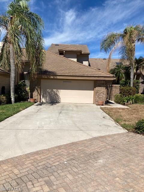 563 Park Shore DR NAPLES, FL 34103