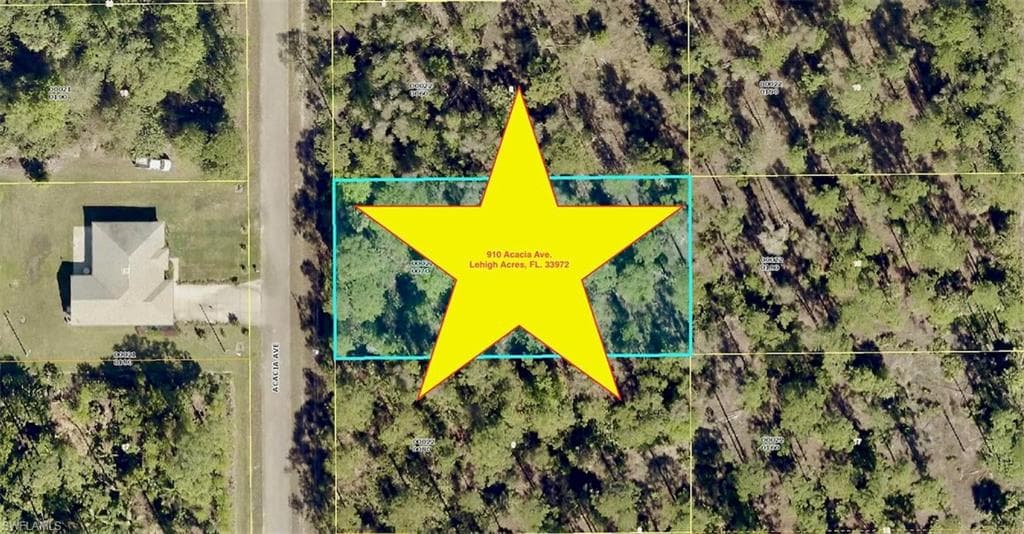 910 Acacia AVE LEHIGH ACRES, FL 33972