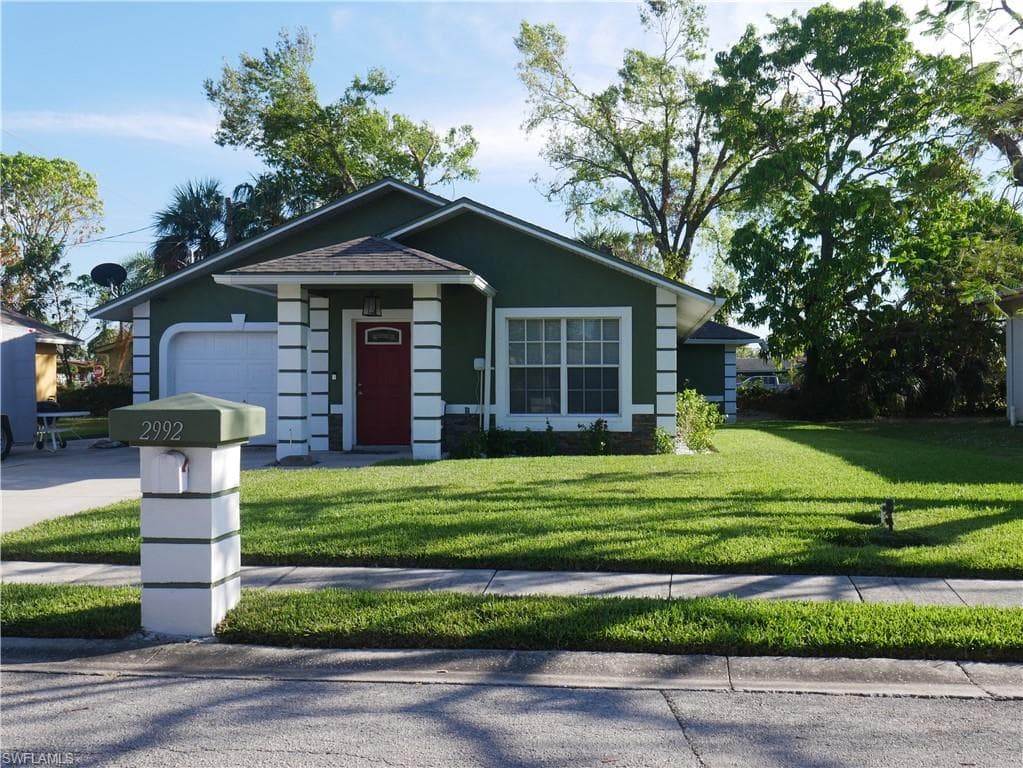 2992 Dunbar AVE FORT MYERS, FL 33916