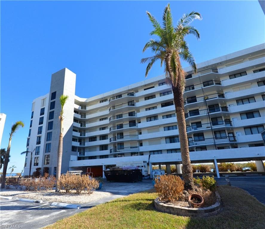 4253 Bay Beach LN 2E FORT MYERS BEACH, FL 33931