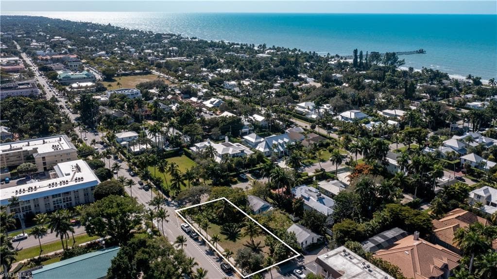 285 10th AVE S NAPLES, FL 34102