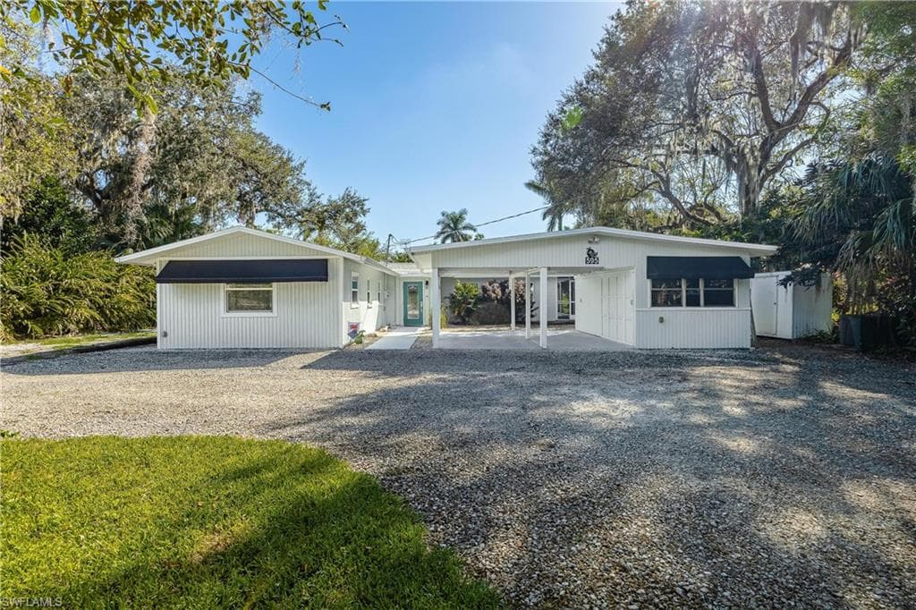 595 Caloosa Estates DR LABELLE, FL 33935