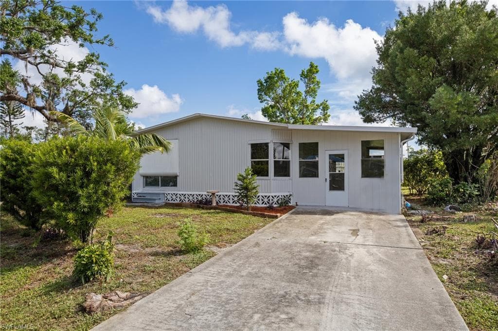7633 Peyraud DR NORTH FORT MYERS, FL 33917