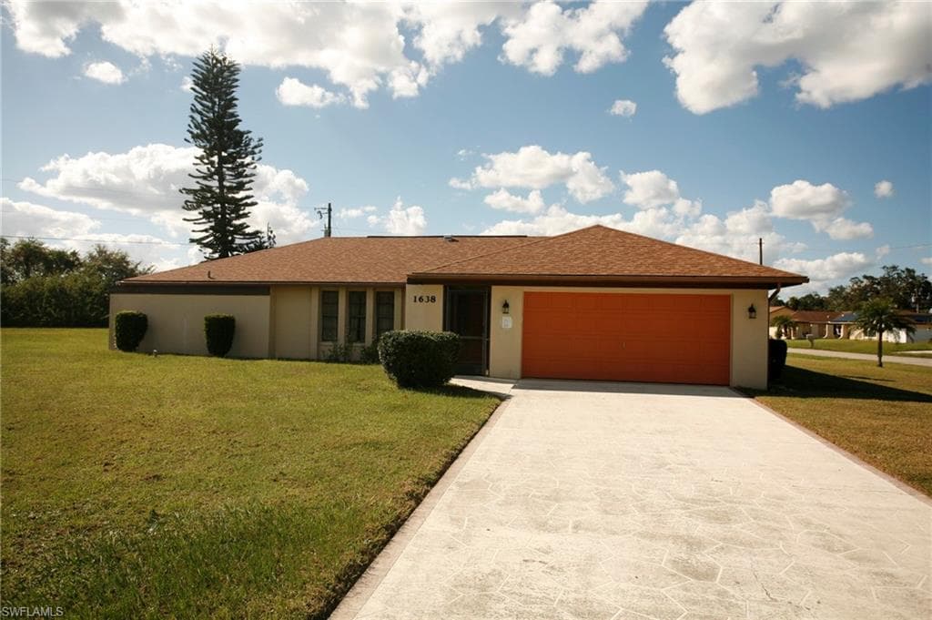1638 Country Club PKWY LEHIGH ACRES, FL 33936