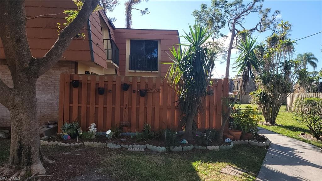 1702 Park Meadows DR 3 FORT MYERS, FL 33907