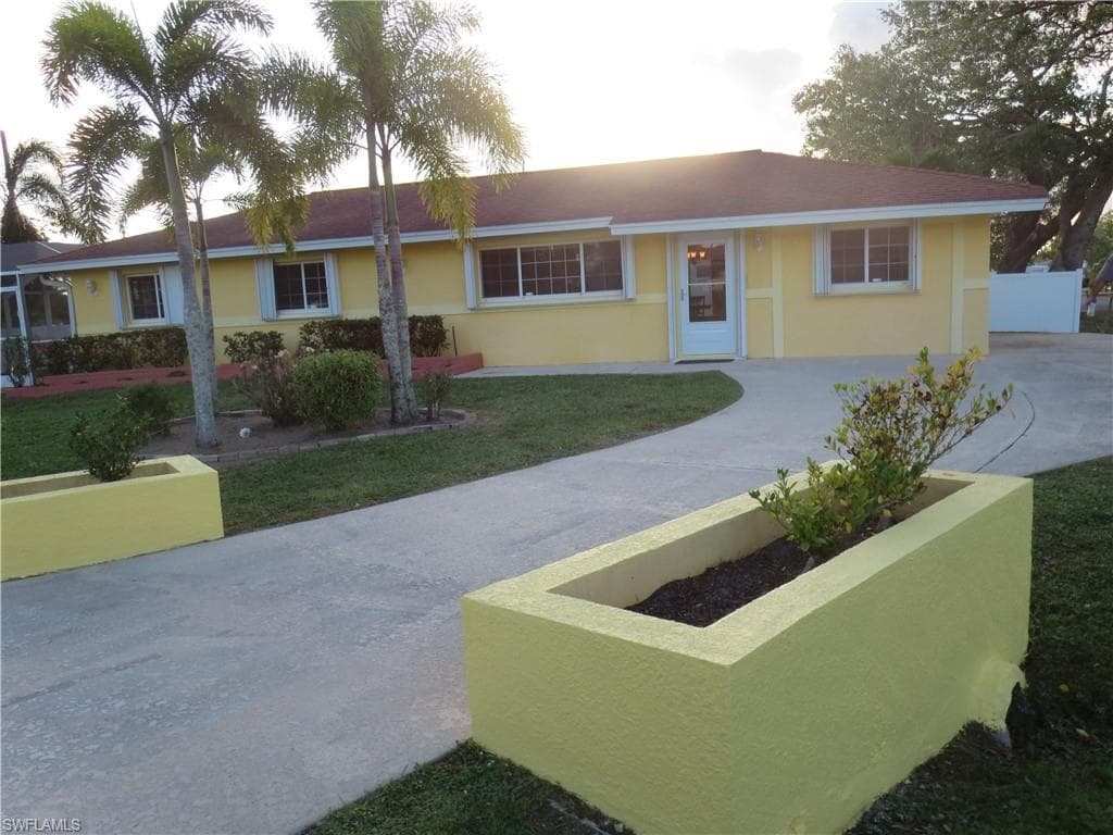 2803 W Cypress AVE FORT MYERS, FL 33905