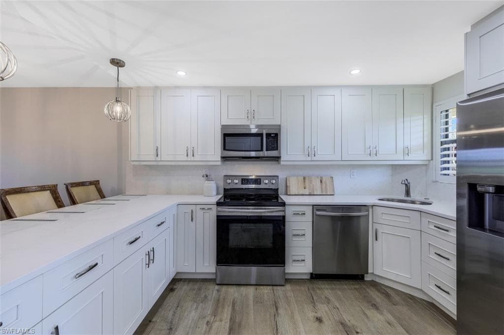 21 High Point CIR E 108 NAPLES, FL 34103