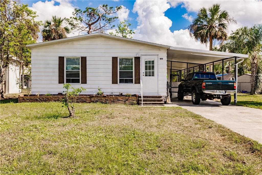 7585 Grady DR NORTH FORT MYERS, FL 33917