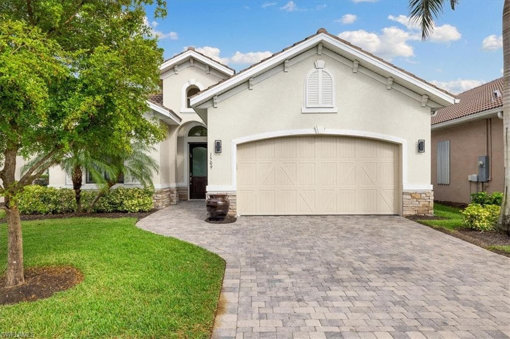 1509 Serrano CIR NAPLES, FL 34105