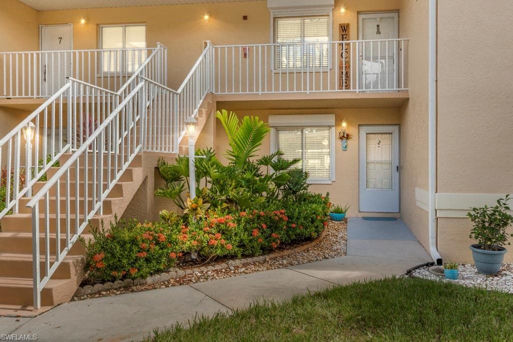 184 Furse Lakes CIR F-2 NAPLES, FL 34104