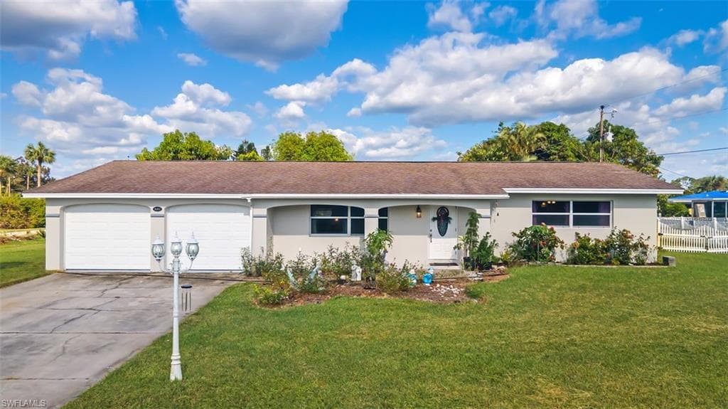 1683 Country Club PKWY LEHIGH ACRES, FL 33936