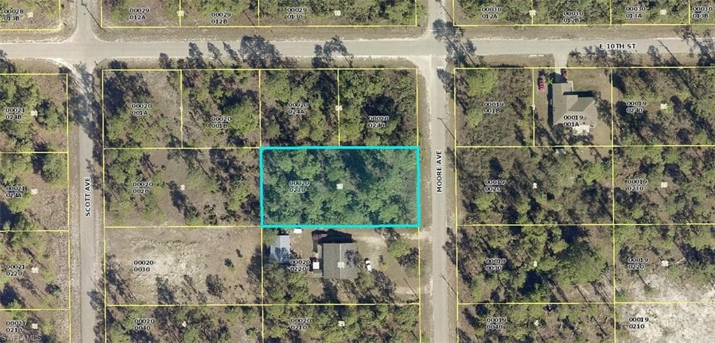 921 Moore AVE LEHIGH ACRES, FL 33972